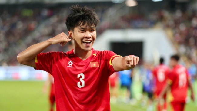 L&yacute; Đức c&oacute; nền tảng thể h&igrave;nh, thể lực tốt.