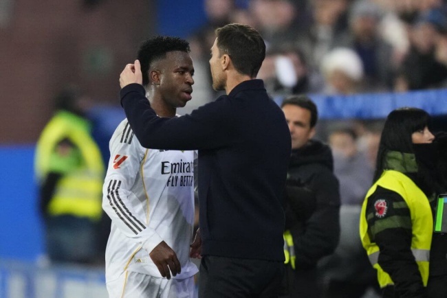 Alonso cần ổn định ph&ograve;ng thay đồ.