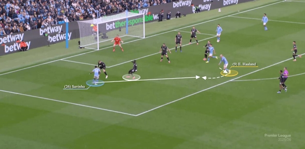 Erling Haaland lu&ocirc;n biết c&aacute;ch đ&oacute;n những đường trả ngược.