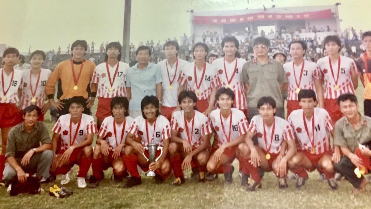 CLB Qu&acirc;n đội hay c&ograve;n gọi Thể C&ocirc;ng l&agrave; một trong những đội b&oacute;ng được y&ecirc;u th&iacute;ch nhất b&oacute;ng đ&aacute; Việt Nam thập ni&ecirc;n 80s v&agrave; 90s. Ảnh: Tư Liệu.