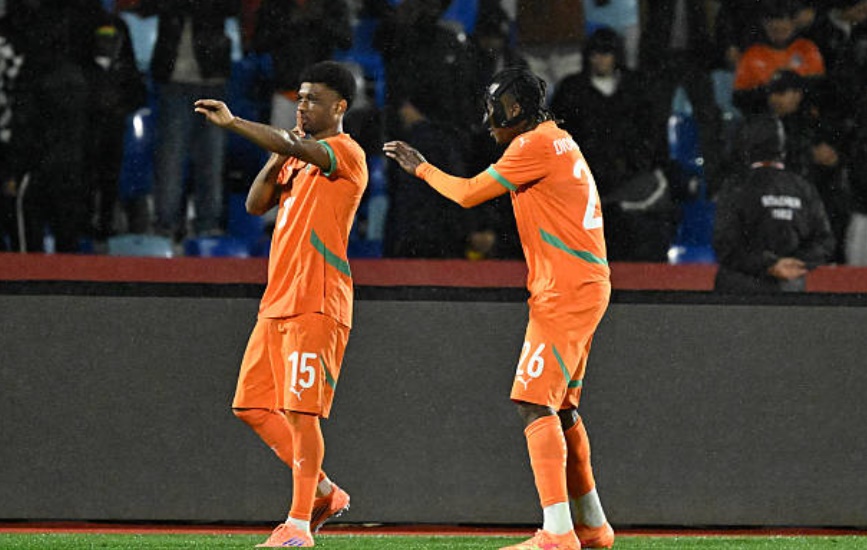 Amad Diallo sắm vai người h&ugrave;ng của Bờ Biển Ng&agrave;.