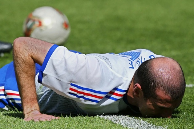 Ph&aacute;p bị loại m&agrave; kh&ocirc;ng ghi nổi b&agrave;n n&agrave;o.