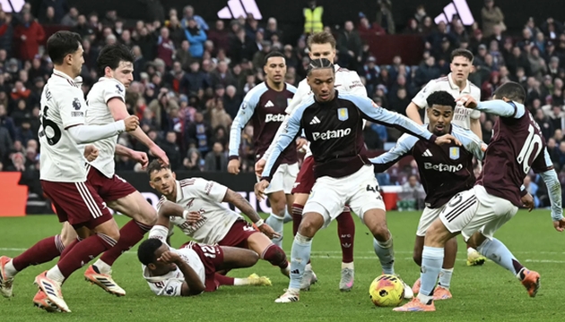 Aston Villa nhấn chìm Arsenal.