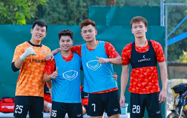 Đức Chiến đ&atilde; c&oacute; những d&ograve;ng trạng th&aacute;i g&acirc;y tranh c&atilde;i.