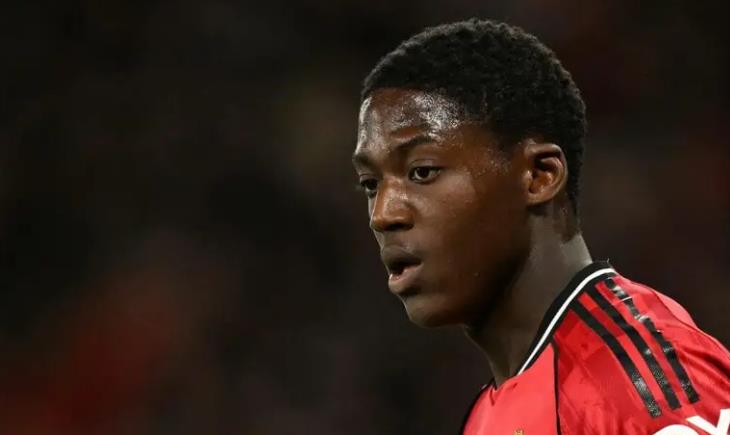 MU phải xử l&yacute; vấn đề của Mainoo.