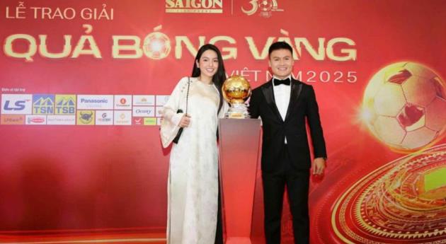 Ảnh bài viết Quang Hải sánh đôi Chu Thanh Huyền dự gala trao giải Quả bóng vàng Việt Nam 2025