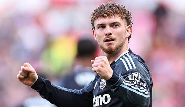 Harvey Elliott kh&ocirc;ng được trọng dụng tại Aston Villa.