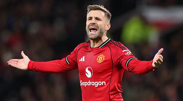 Luke Shaw (7.0): Anh ấy cũng tỏ ra vui vẻ hơn nhiều khi chơi ở vị tr&iacute; sở trường. Ph&ograve;ng ngự quyết liệt nhưng vẫn giữ được b&igrave;nh tĩnh v&agrave; tấn c&ocirc;ng đầy quyết t&acirc;m.