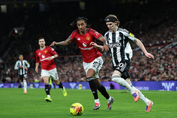 Leny Yoro (6.2): D&ugrave; bị Gordon thử th&aacute;ch, nhưng anh vẫn đứng vững v&agrave; lấy lại được sự tự tin sau khi bị loại khỏi đội h&igrave;nh v&igrave; m&agrave;n tr&igrave;nh diễn tệ hại trước Morgan Rogers.