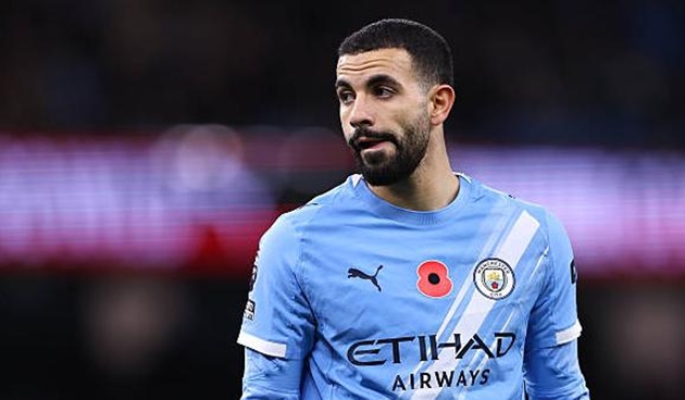 Rayan Ait-Nouri cần được ra s&acirc;n nhiều hơn thay v&igrave; ngồi dự bị ở Manchester City.