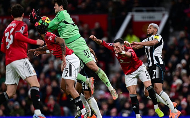 Lammens giữ sạch lưới trước Newcastle