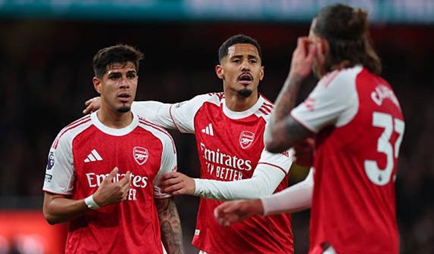 H&agrave;ng ph&ograve;ng ngự Arsenal gặp vấn đề v&igrave; b&atilde;o chấn thương.