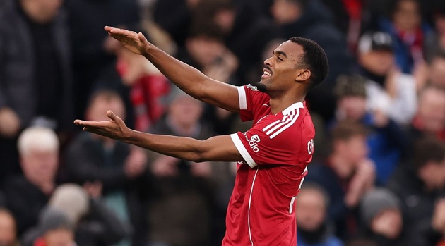 Gravenberch bắt chước màn ăn mừng bàn thắng của Jota