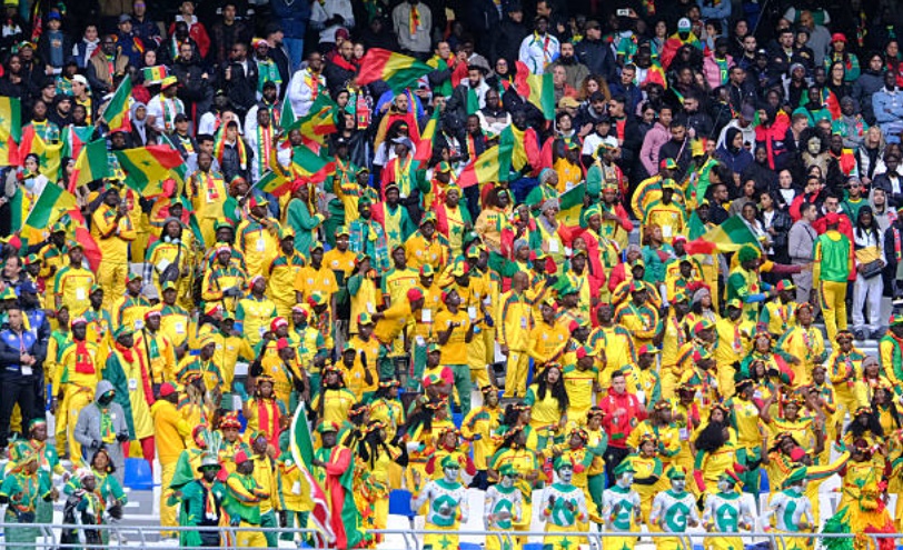 Kh&ocirc;ng kh&iacute; cuồng nhiệt tr&ecirc;n kh&aacute;n đ&agrave;i.