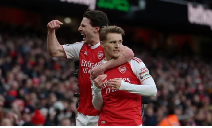 Ảnh bài viết 5 điểm nhấn Arsenal 2-1 Brighton: Chiến thắng thót tim, Odegaard ghi bàn đầu mùa