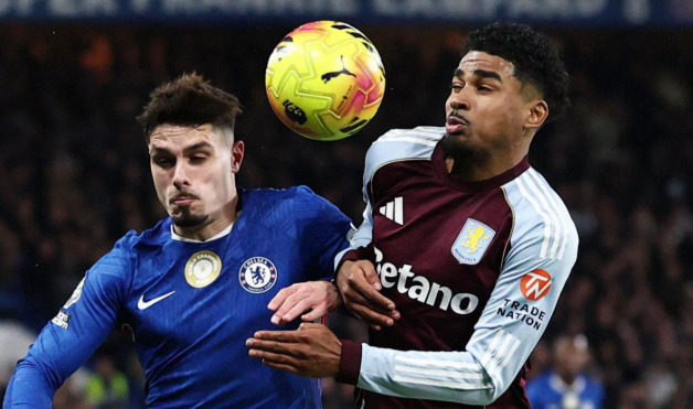 Ảnh bài viết Ian Maatsen chạm tay rõ ràng, VAR từ chối phạt đền cho Chelsea