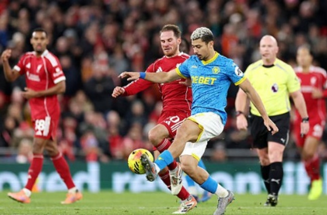 Alexis Mac Allister &ndash; 7.3 điểm. Mac Allister cầm nhịp trận đấu tốt, chơi gần Ekitike v&agrave; thường xuy&ecirc;n x&acirc;m nhập v&ograve;ng cấm địa Wolves. D&ugrave; kh&ocirc;ng tạo ra bước ngoặt, vẫn đ&oacute;ng g&oacute;p ổn định.