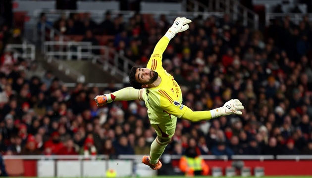 Raya mang về 3 điểm cho Arsenal