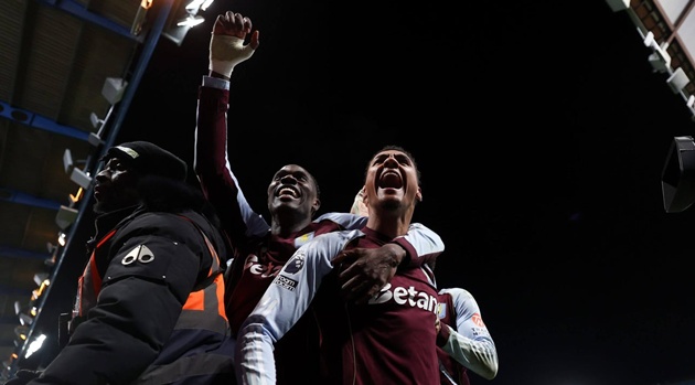 Watkins vào sân và ghi cú đúp trước Chelsea