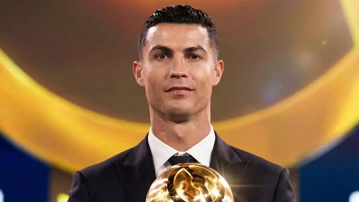Ronaldo tiếp tục được vinh danh.
