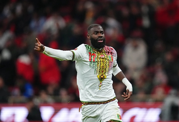 Ảnh bài viết Lassine Sinayoko: "Cánh chim lạ" từ AFCON và toan tính của Man United