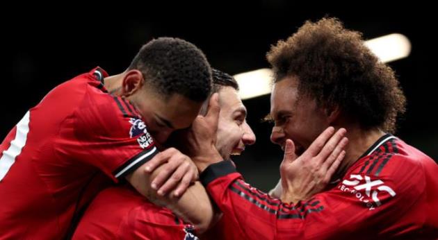 MU sẽ hy sinh Zirikee để c&oacute; Evan Ndicka?