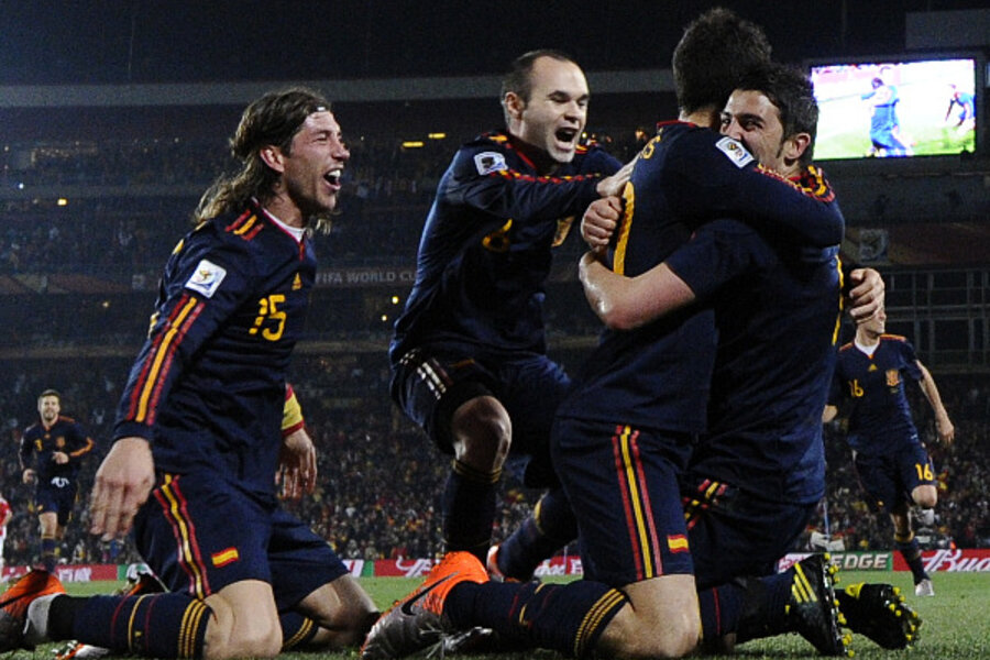 David Villa sắm vai người hùng đưa Tây Ban Nha vào bán kết