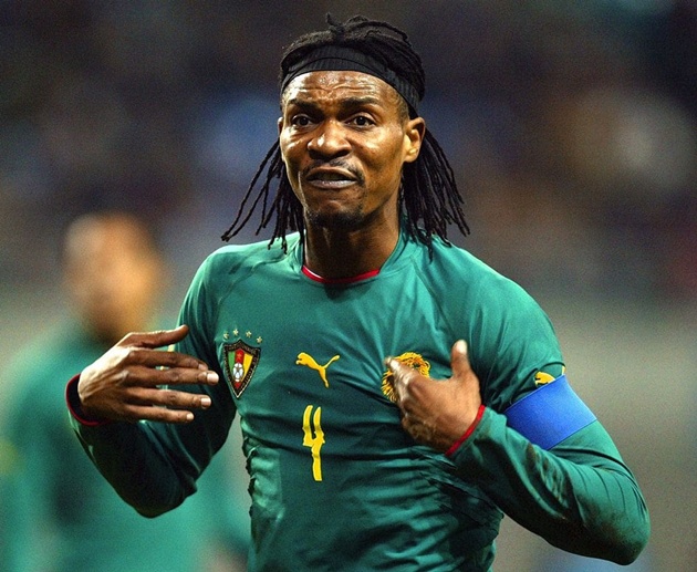 Rigobert Song l&agrave; cầu thủ kho&aacute;c &aacute;o đội tuyển Cameroon nhiều nhất với 137 lần ra s&acirc;n.