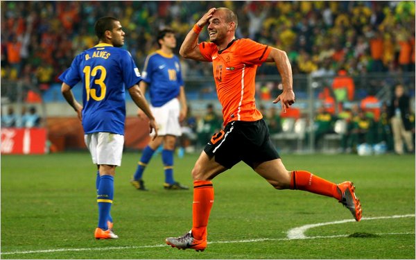 Sneijder tỏa sáng tiễn Brazil hùng mạnh rời World Cup