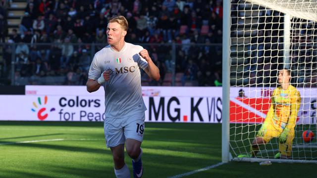 Hojlund vừa lập cú đúp cho Napoli.