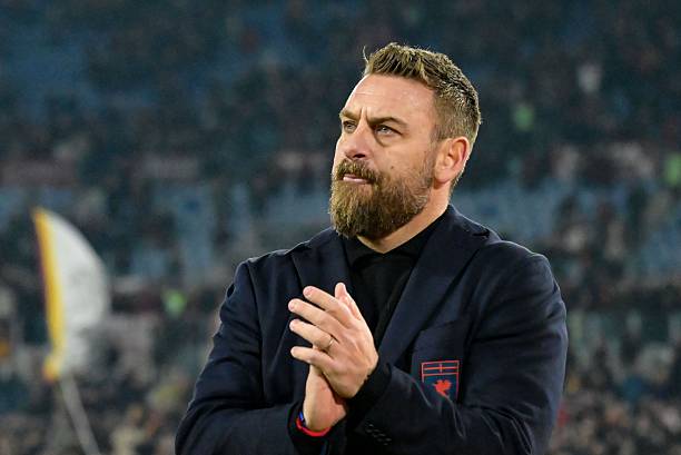 Huyền thoại AS Roma, Daniele De Rossi trở lại sân Olimpico với tư cách đối thủ khi dẫn dắt CLB Genoa chạm trán đội bóng cũ.