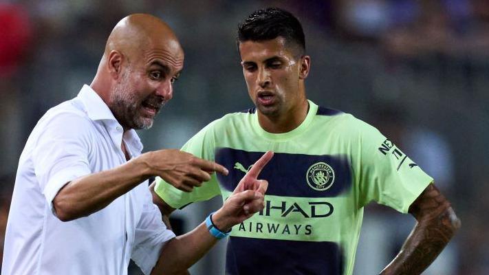 Quyết định điều chỉnh vị trí của Cancelo đã tạo nên bước ngoặt lịch sử tại Ngoại hạng Anh