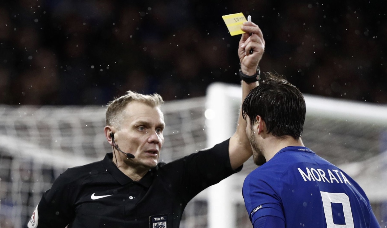 Ảnh bài viết Góc khuất nghề cầm còi Ngoại hạng Anh: Cô đơn, dằn vặt và kiệt sức sau trận đấu