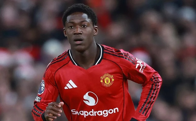 Mainoo tr&ecirc;n đường đến Napoli