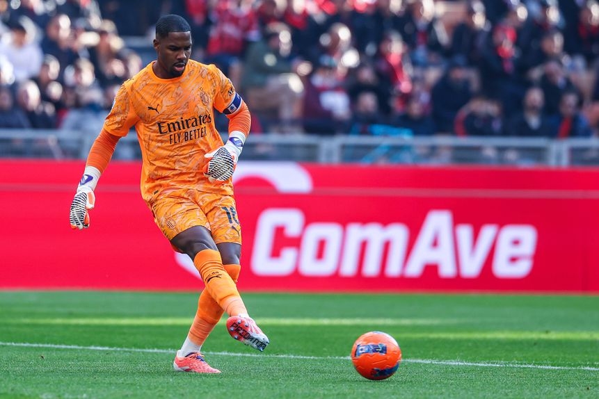 AC Milan không muốn mất trắng Mike Maignan.