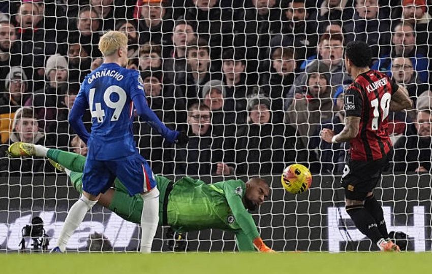 Ảnh bài viết Chelsea hòa Bournemouth, Carragher mỉa mai sai lầm phòng ngự