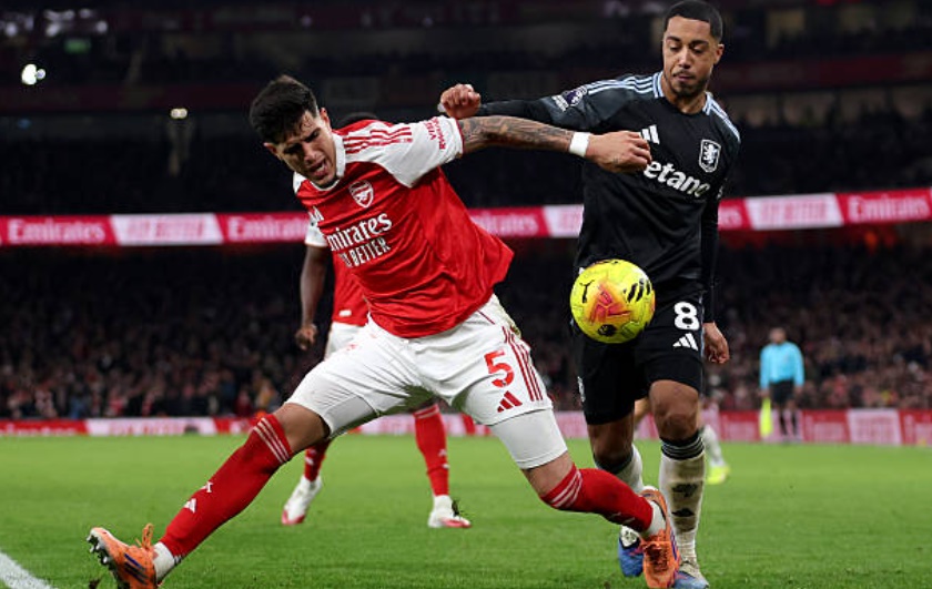 Piero Hincapie (7.0 điểm): Thi đấu rất năng nổ b&ecirc;n h&agrave;nh lang c&aacute;nh tr&aacute;i trong sơ đồ xuất ph&aacute;t. Anh c&oacute; đường chuyền dọn cỗ th&ocirc;ng minh cho Gyokeres ở hiệp một v&agrave; su&yacute;t ch&uacute;t nữa tự m&igrave;nh ghi t&ecirc;n l&ecirc;n bảng tỉ số ở hiệp hai nếu kh&ocirc;ng gặp pha trượt ch&acirc;n đ&aacute;ng tiếc trong v&ugrave;ng phạt đối phương.