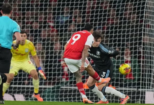 Jesus ghi b&agrave;n chỉ sau một ph&uacute;t v&agrave;o s&acirc;n.