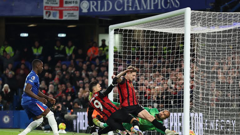 Robert Sanchez (7/10): Sanchez c&oacute; thể l&agrave;m tốt hơn ở b&agrave;n thua đầu ti&ecirc;n, nhưng anh đ&atilde; cứu thua xuất sắc khi ngăn cản Brooks ghi b&agrave;n ở t&igrave;nh huống nguy hiểm tiếp theo.