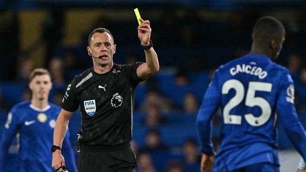 Moises Caicedo (6,3/10): Mở m&agrave;n kh&ocirc;ng tốt với một thẻ v&agrave;ng sớm, Caicedo kh&ocirc;ng thể hiện được nhiều trong suốt hiệp 1.