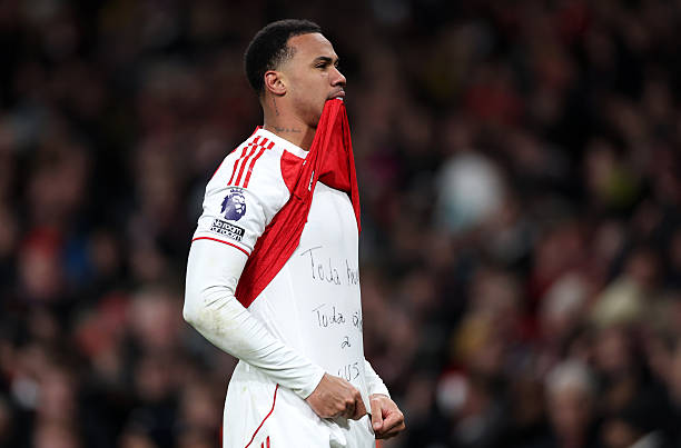 Ảnh bài viết Cảm xúc vỡ òa của Gabriel Magalhaes sau bàn thắng vào lưới Villa