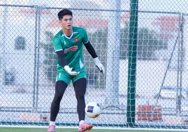 Thủ m&ocirc;n Trung Ki&ecirc;n tiếp tục ghi điểm với &ocirc;ng Kim Sang Sik.