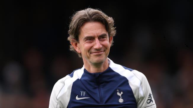 HLV Frank c&oacute; lần t&aacute;i ngộ th&uacute; vị với đội b&oacute;ng cũ.