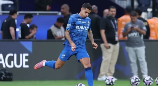 Cancelo đứng trước những đồn đoán về tương lai.