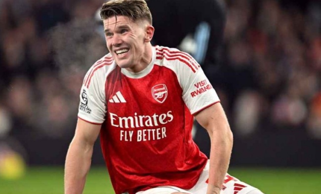 Ảnh bài viết Carragher chỉ trích Gyokeres, ủng hộ Gabriel Jesus đá chính