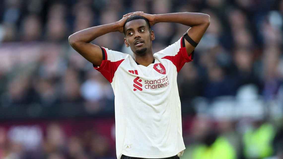 Isak đang điều trị chấn thương ở Liverpool.