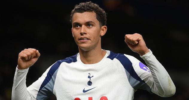 Brennan Johnson sẽ sớm đến Palace.