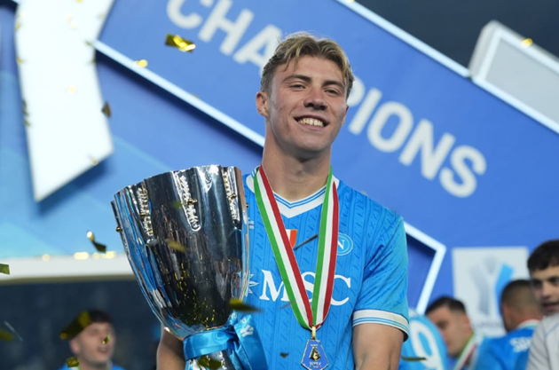 Ảnh bài viết Napoli chốt mua Hojlund khiến Man Utd lỗ nặng