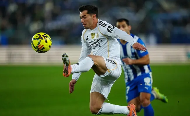 Real muốn gia hạn với Diaz.