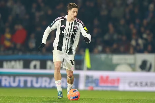 Yildiz c&oacute; thể bổ sung hỏa lực nơi c&aacute;nh tr&aacute;i của Ph&aacute;o thủ.